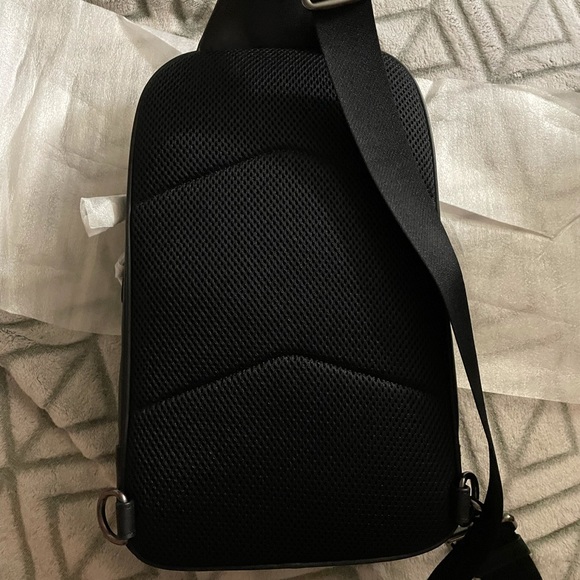 Signature coated canvas and smooth calf leather
Ad strap for crossbody wear - Picture 2 of 5